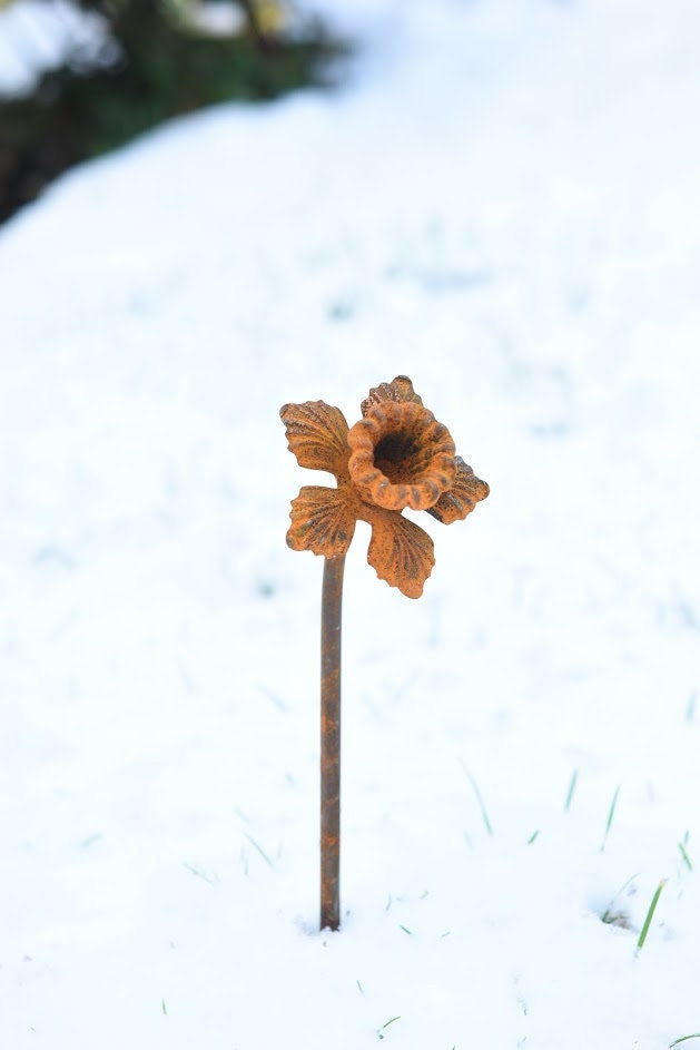 Metal Daffodil Flower