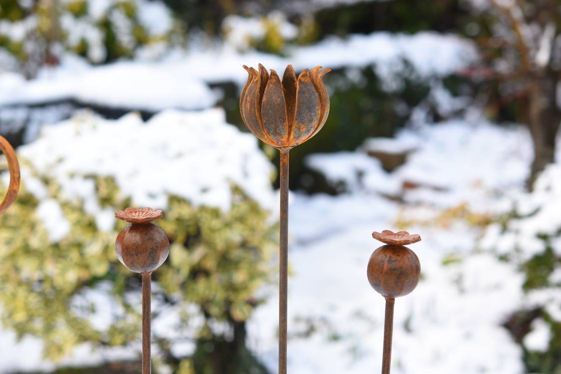 Rusty Metal Garden Flower Sculpture