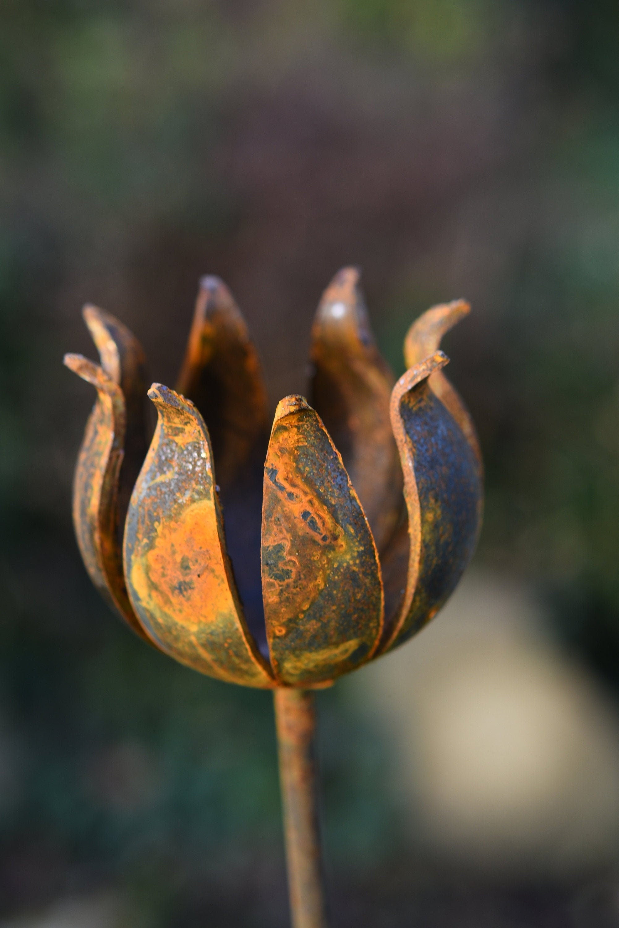 Rusty Metal Garden Flower Sculpture