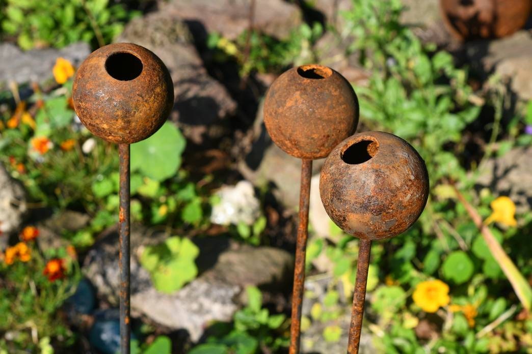 Rusty Garden Decor | Rustic Garden Art Ball Stake | Metal Garden Ornament